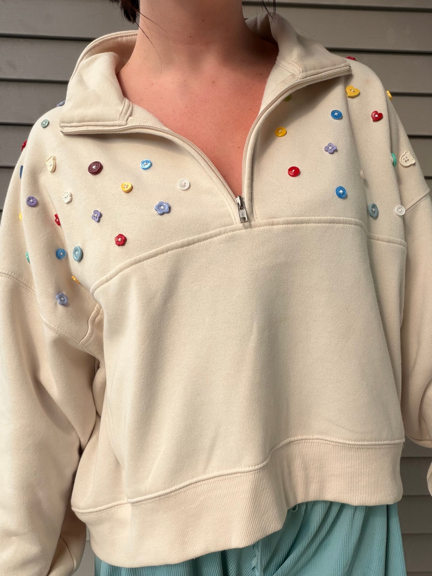 Colored Buttons Collared Pullover